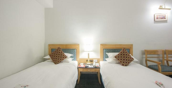 Ambica Empire Hotel 3*